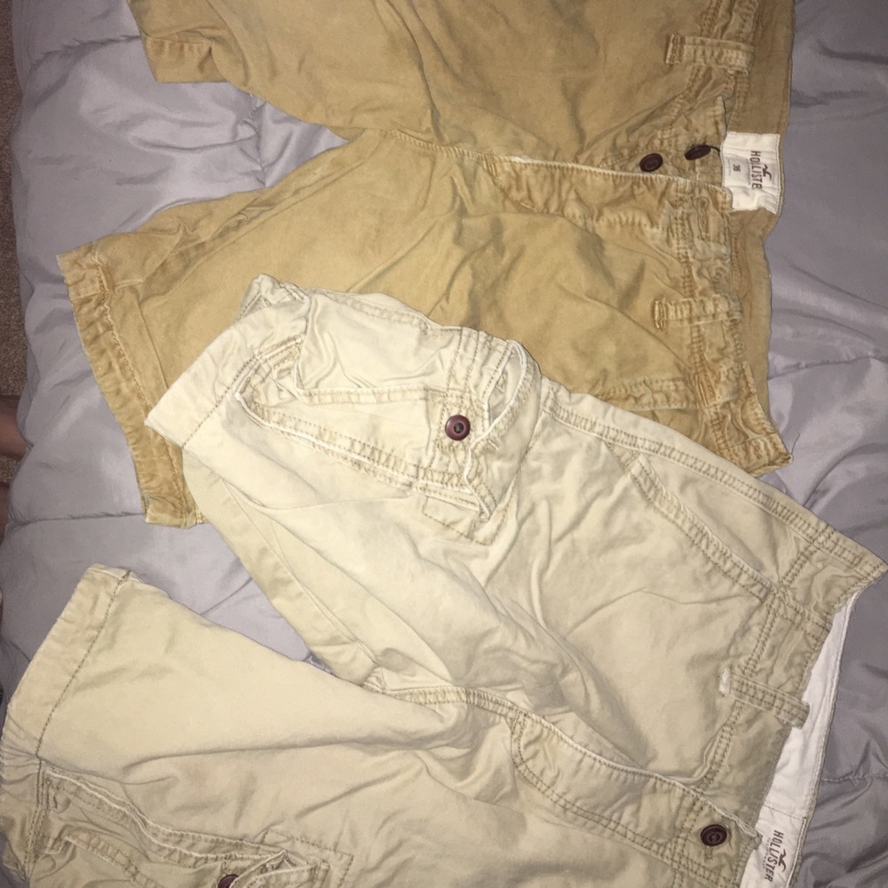 Two Hollister men’s cargo shorts